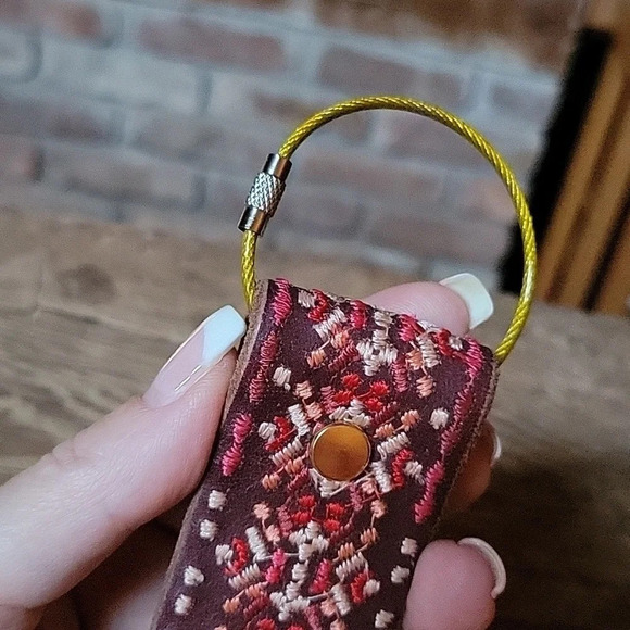 Embroidered Leather Key Fob, upcycled - Picture 4 of 6
